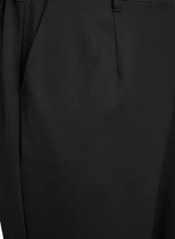 Hose mit hoher Taille und elastischem Bund hinten