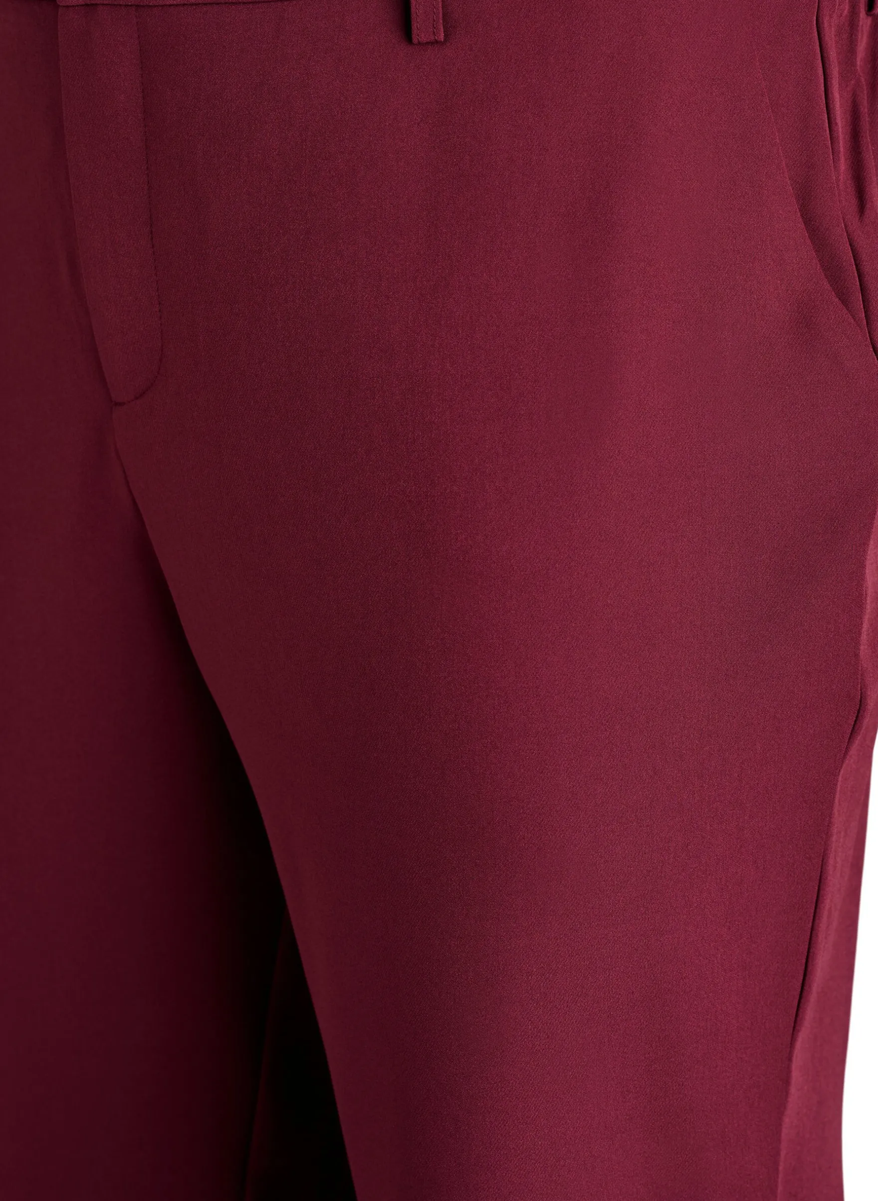 Hose mit Taschen und geraden Beinen