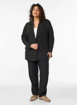 Hose mit Taschen und geraden Beinen