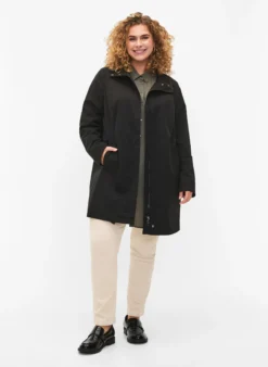 Jacke mit Taschen und hohem Kragen