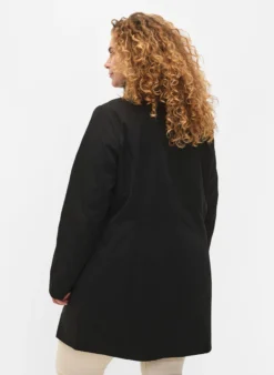 Jacke mit Taschen und hohem Kragen