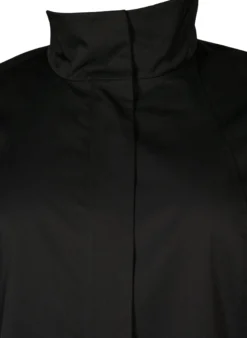 Jacke mit Taschen und hohem Kragen