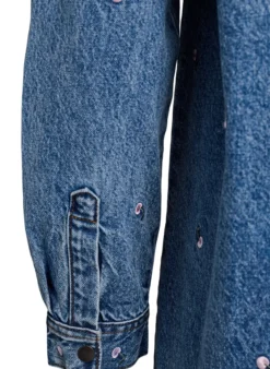 Jeanshemd mit bestickten Motiven