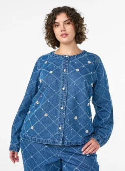 Jeanshemd mit Destroyed-Muster und Perlendetails