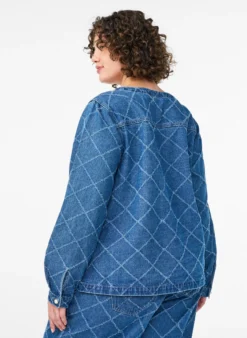 Jeanshemd mit Destroyed-Muster und Perlendetails
