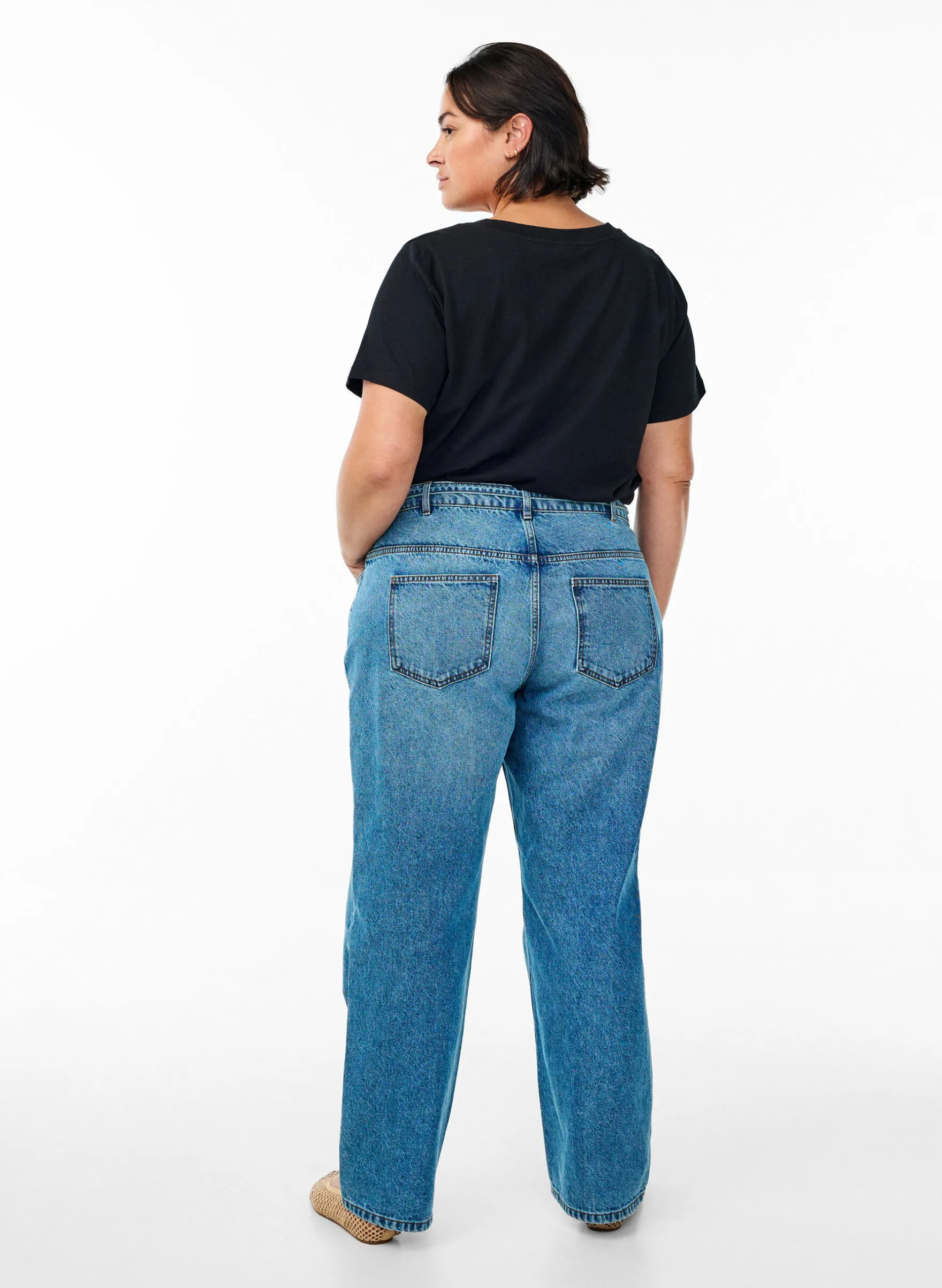 Jeans in gerader Passform mit Bindegürtel