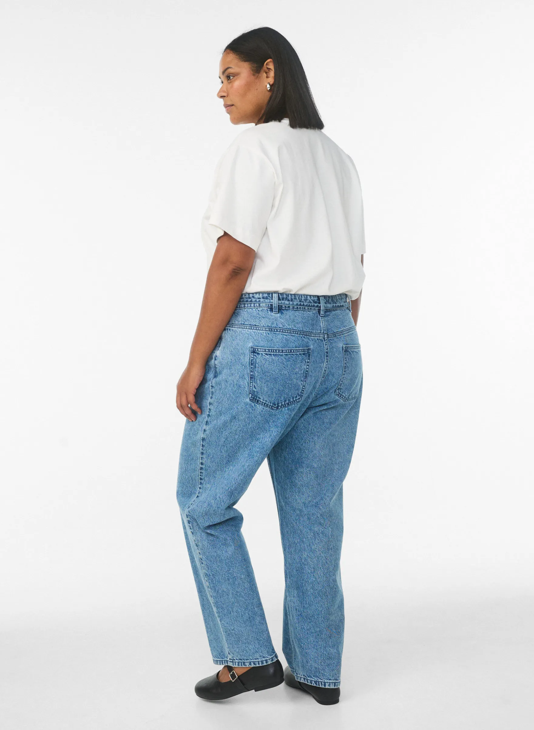 Jeans in gerader Passform mit Bindegürtel