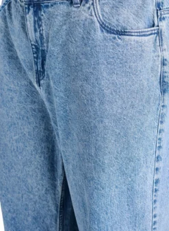 Jeans in gerader Passform mit Bindegürtel