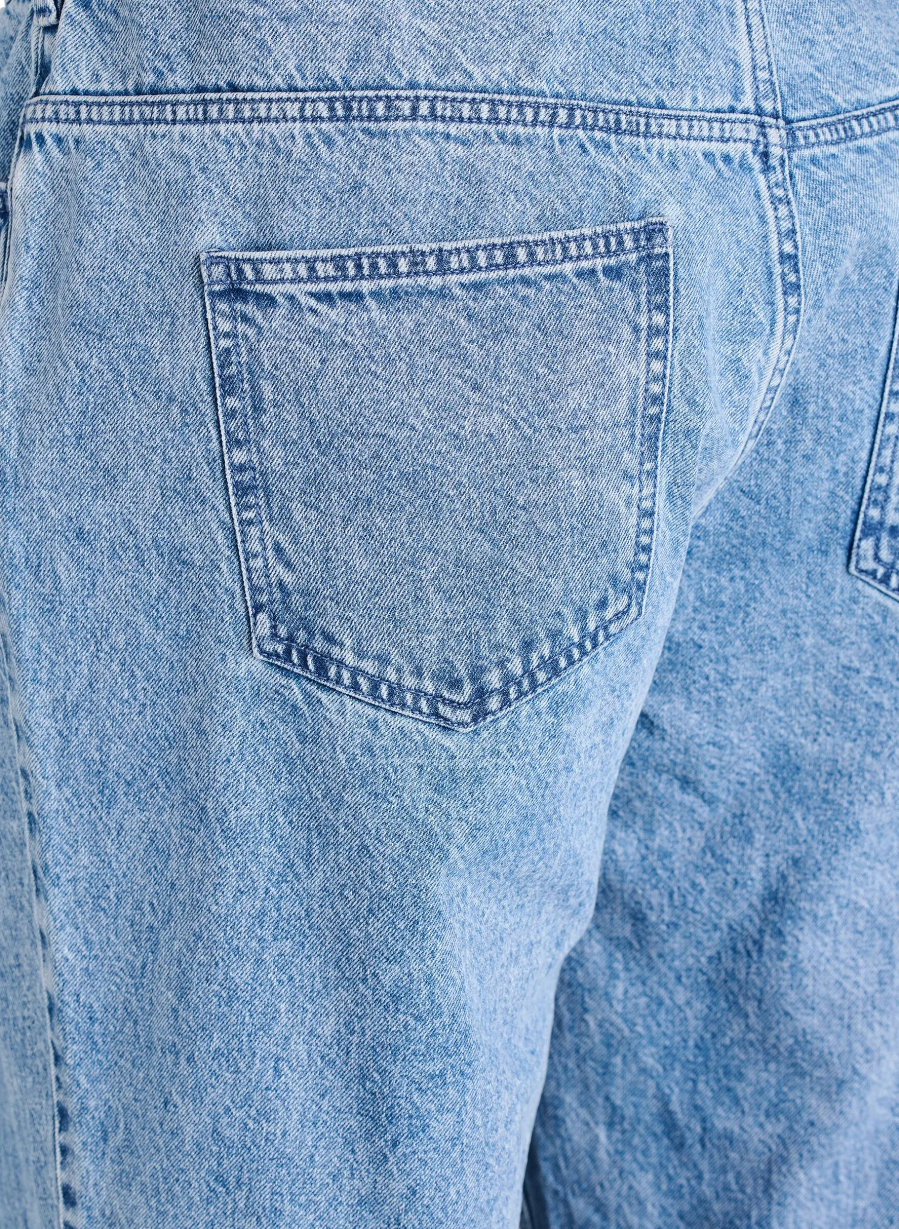 Jeans in gerader Passform mit Bindegürtel