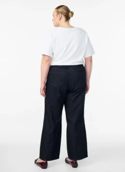Jeans in weiter Passform mit einer weichen, angerauten Innenseite