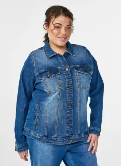 Jeansjacke im klassischen Schnitt