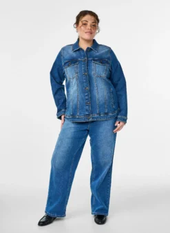 Jeansjacke im klassischen Schnitt