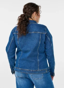 Jeansjacke im klassischen Schnitt