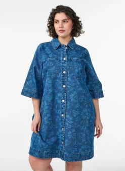 Jeanskleid mit Blumenprint und Brusttaschen