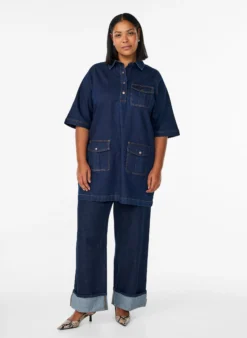 Jeanskleid mit großen Taschen und 3/4-Ärmeln