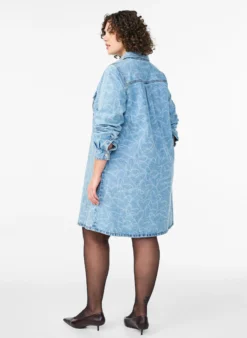 Jeanskleid mit Herzmuster