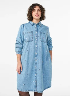 Jeanskleid mit Kirschen und Brusttaschen