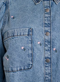 Jeanskleid mit Kirschen und Brusttaschen