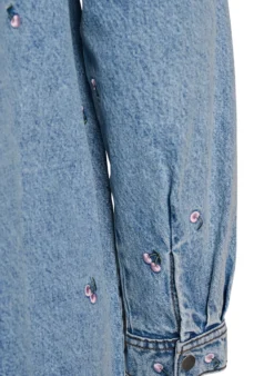 Jeanskleid mit Kirschen und Brusttaschen