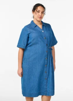 Jeanskleid mit Knöpfen und Bindedetail