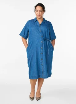 Jeanskleid mit Knöpfen und Bindedetail
