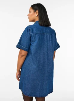 Jeanskleid mit kurzen Ärmeln und Knöpfen