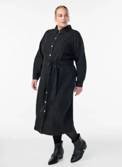 Jeans-Midikleid mit Gürtel und Zierknöpfen