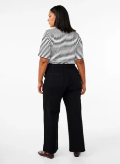 Jeans mit hoher Taille und weitem Bein