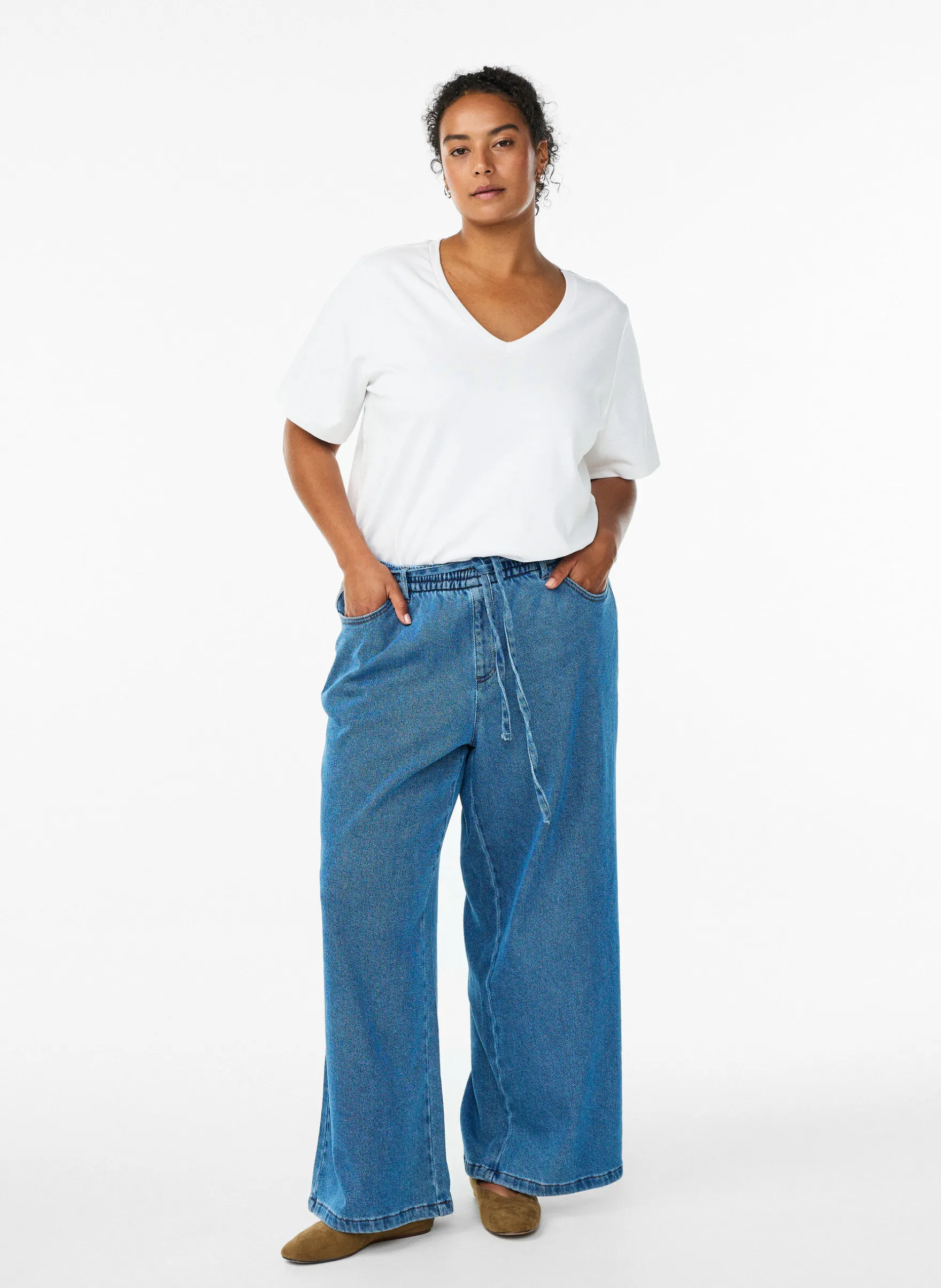 Jeans mit lockerer Passform, elastischem Bund und Tunnelzug
