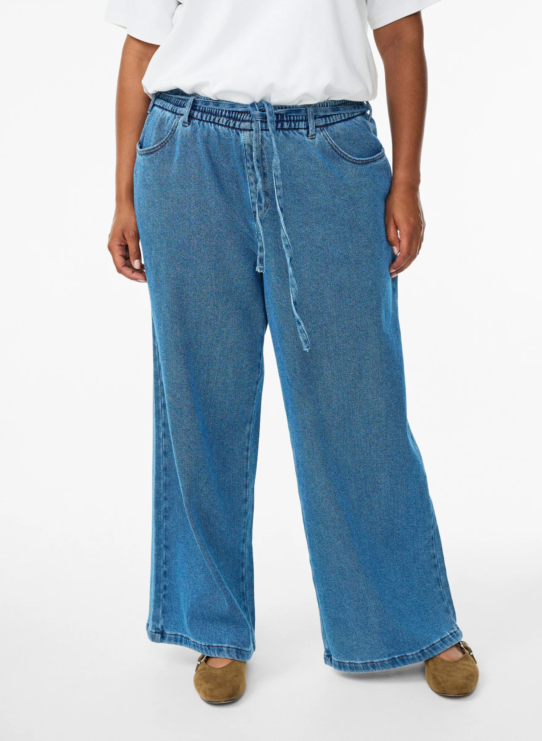 Jeans mit lockerer Passform, elastischem Bund und Tunnelzug