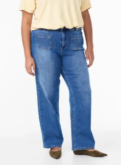 Jeans mit Vordertaschen und geraden Beinen