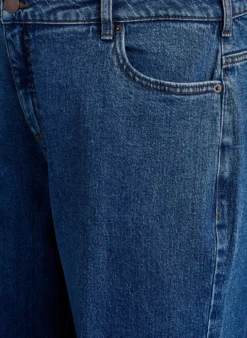Jeans mit weitem Bein und hohem Bund