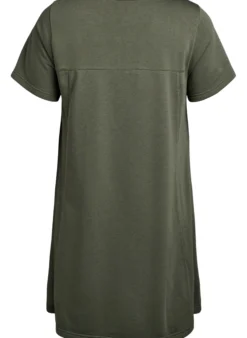 Jerseykleid mit kurzen Ärmeln und Taschen