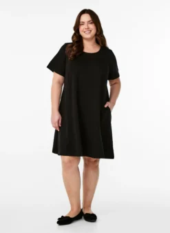 Jerseykleid mit kurzen Ärmeln und Taschen