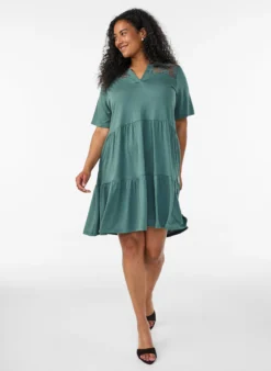 Jerseykleid mit Spitzendetails und mehrlagigem Rock