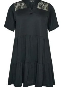 Jerseykleid mit Spitzendetails und mehrlagigem Rock