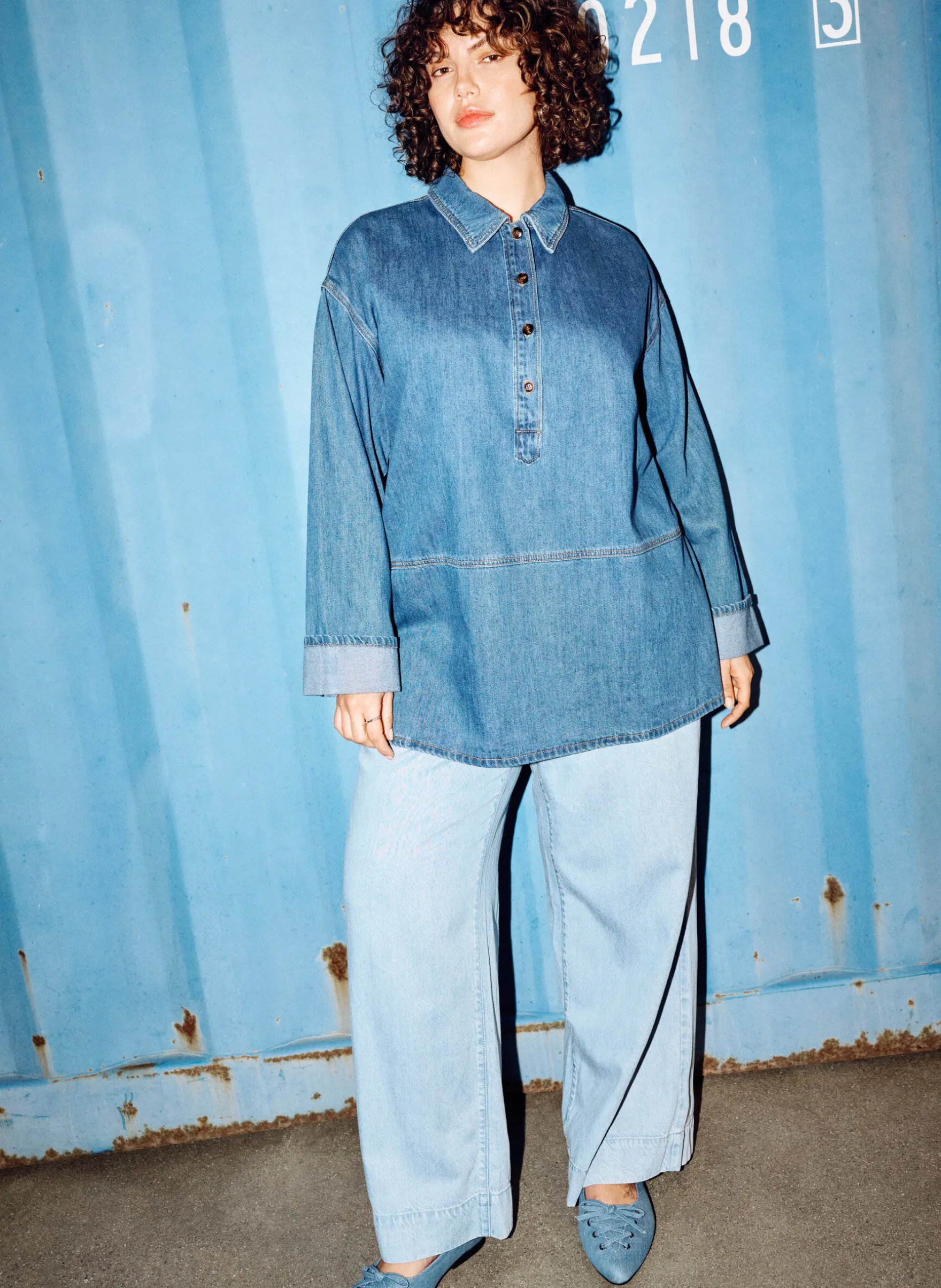 Joggers aus Denim mit weitem Bein und hoher Taille