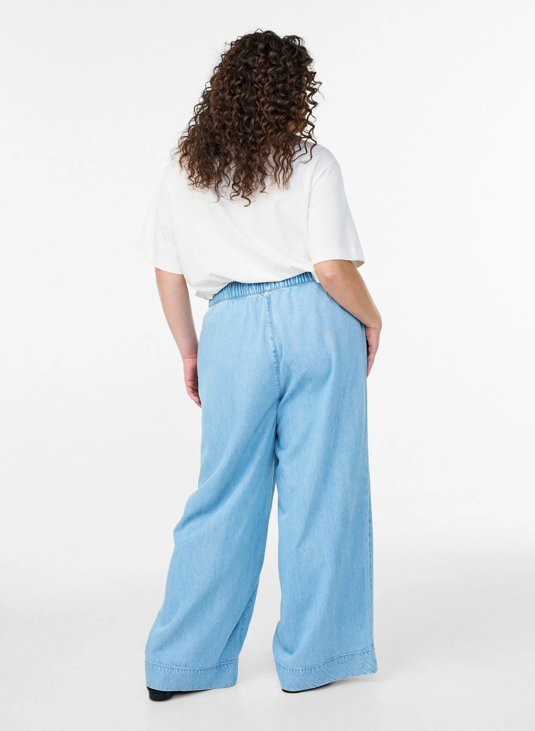 Joggers aus Denim mit weitem Bein und hoher Taille