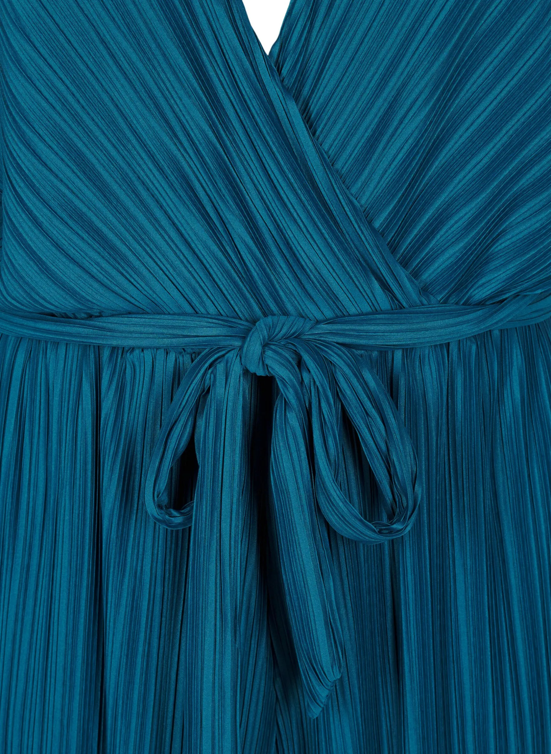 Jumpsuit mit Falten, Bindedetail und weiten Ärmeln