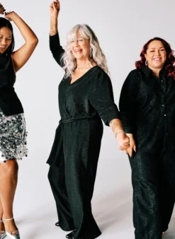 Jumpsuit mit Glitzer und Bindegürtel