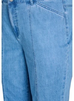 Kiana Jeans mit Straight Fit und markanten Nähten