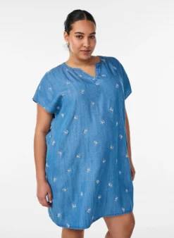 Kleid aus Lyocell mit Denim-Look und bestickten Blumen