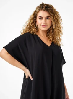 Kleid aus Viskose mit V-Ausschnitt