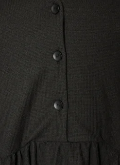 Kleid mit gerippter Textur und Empire-Linie