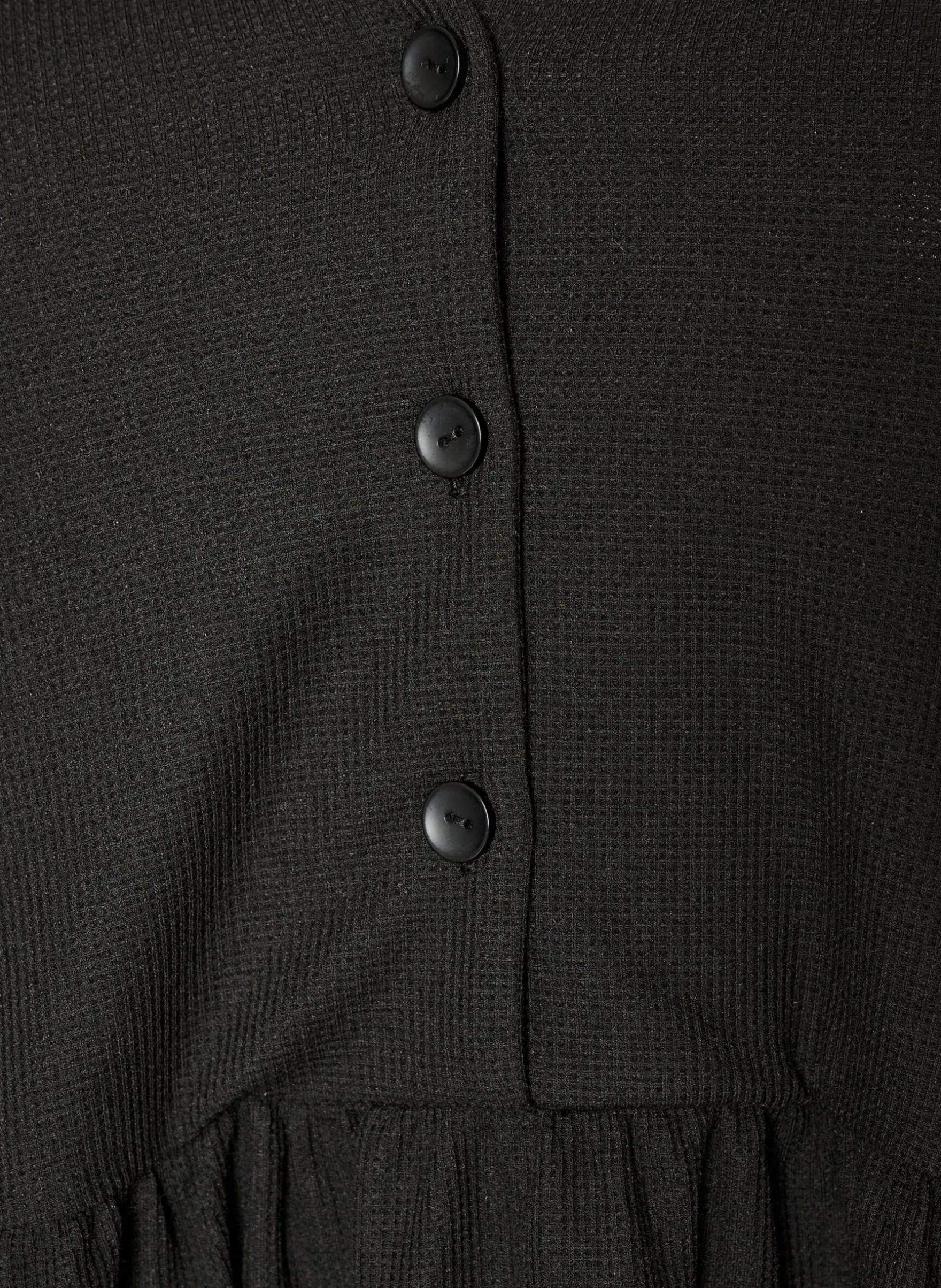 Kleid mit gerippter Textur und Empire-Linie