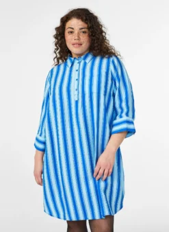 Kleid mit Kragen und Brusttasche