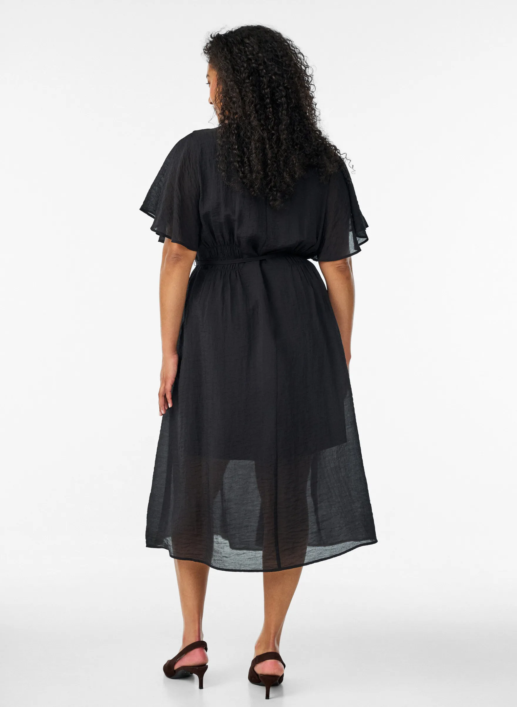 Knöchellanges Kleid mit Flügelärmeln und Bindegürtel