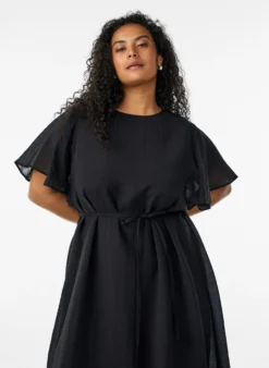 Knöchellanges Kleid mit Flügelärmeln und Bindegürtel