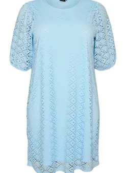 Knielanges Kleid mit Lochmuster und kurzen Ärmeln