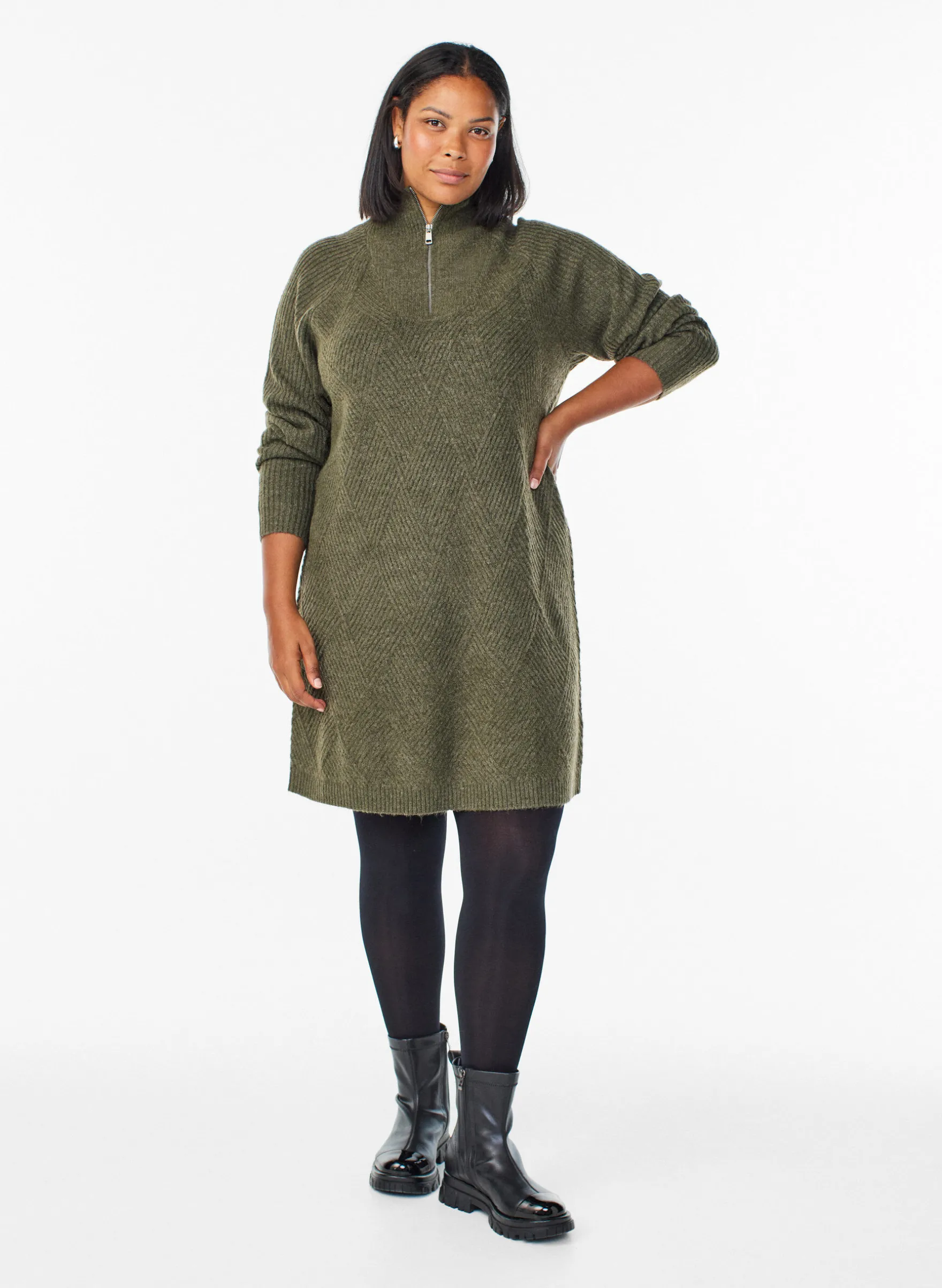 Knielanges Strickkleid mit hohem Kragen